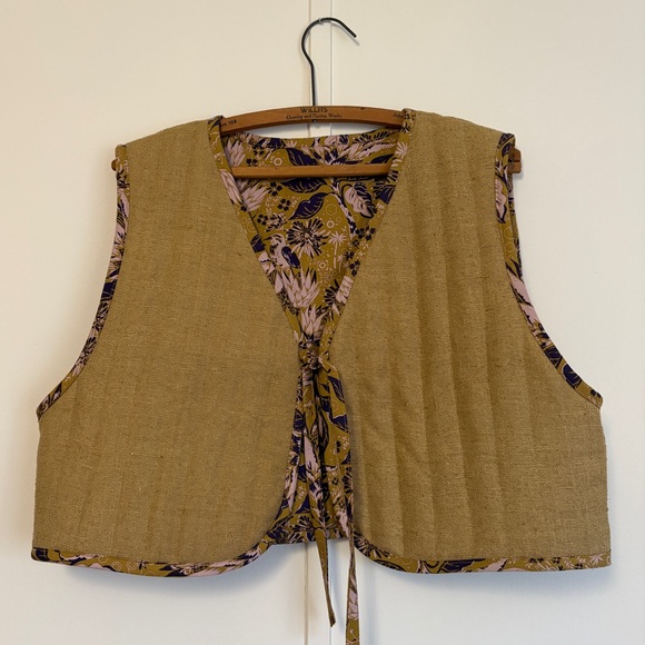 Reversible Quilted Tie-Front Vest - Picture 3 of 12